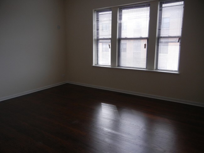 Foto del edificio - 3035 N California Ave