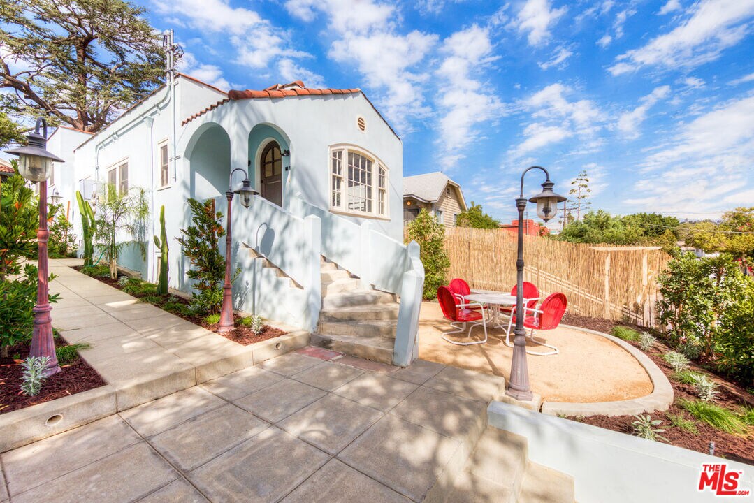 Primary Photo - 1111 1/2 Laveta Terrace