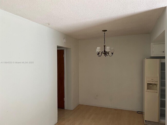 Foto del edificio - 4841 SW 45th Ave