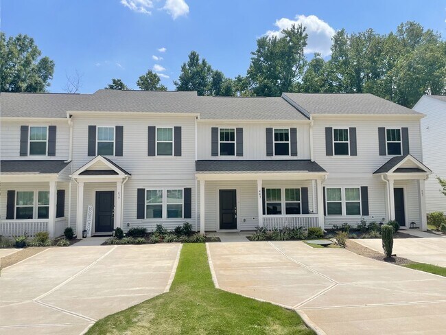 Foto del edificio - Charming townhome community! 3br 2.5ba  Jake Alexander Area Near I-85