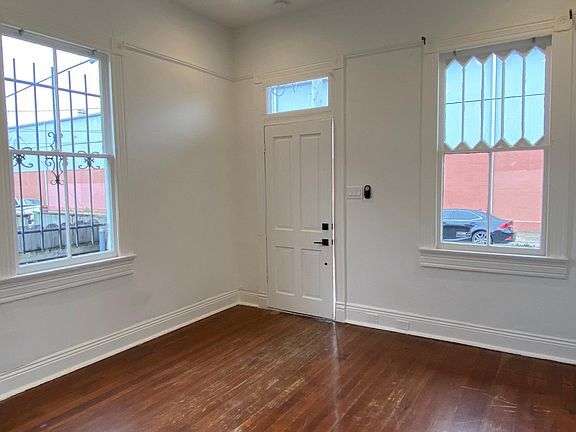 Building Photo - 2331 Rousseau St