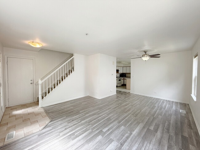 Building Photo - 2554 Dickens Dr