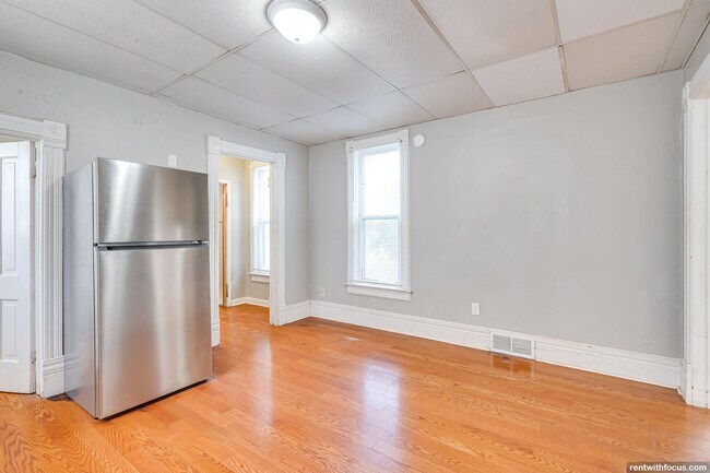 Foto del edificio - 218 E 8th St