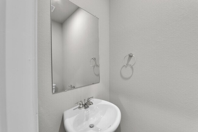 Building Photo - No Cash Deposit Option Available!  $1495 i...
