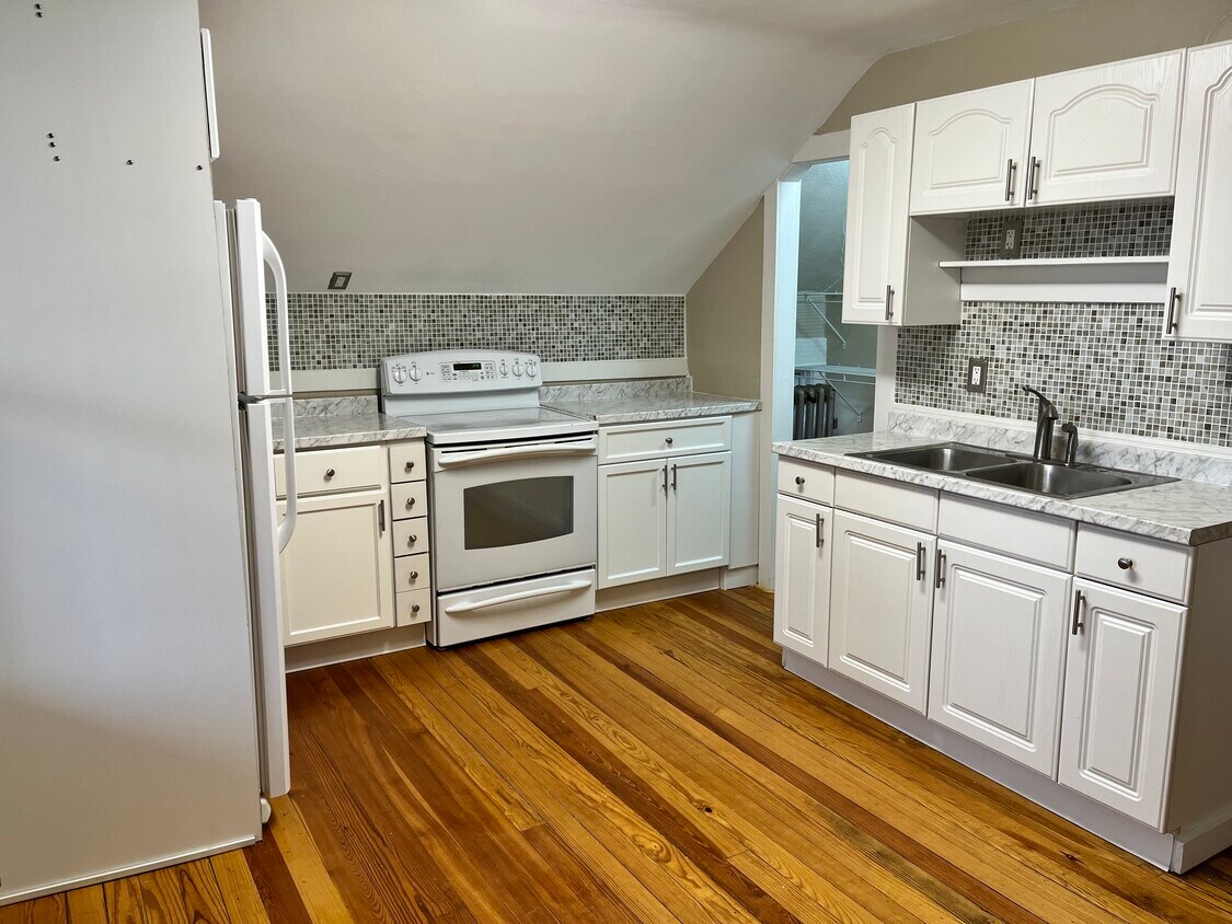 365 Cold Spring Ave Unit 2nd FL, West Springfield, MA 01089