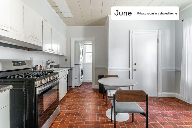 Foto del edificio - Room in Shared 3 bed/1 bath home