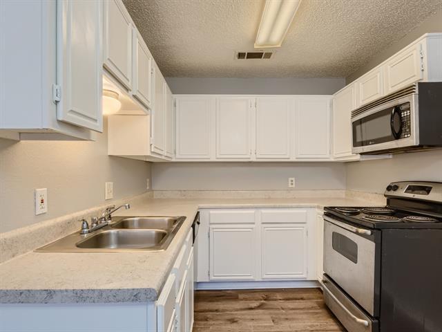 Building Photo - 1102 Glen Creek Dr