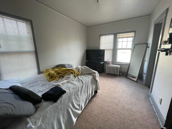 Foto del edificio - 3358 N Cambridge Ave