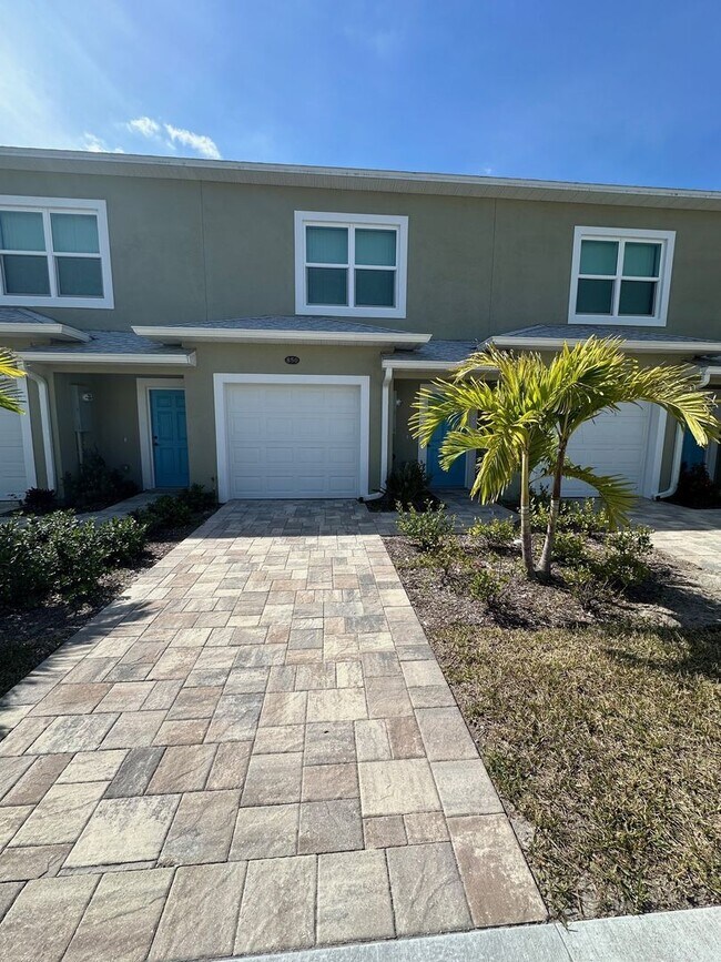 Building Photo - 850 PADDLEBOARD CT TOWNHOUSE IN THE HEART ...