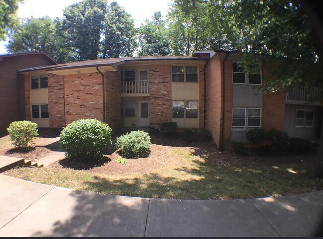 Foto del edificio - 1747 Donlee Dr