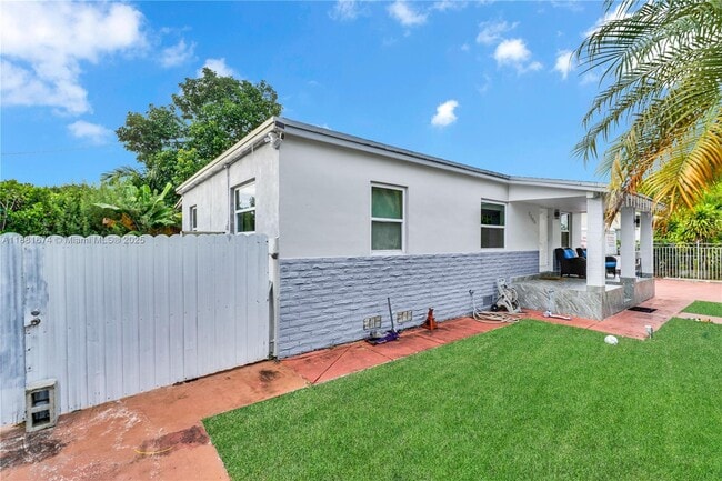 Building Photo - 7385 SW 19th Street Rd