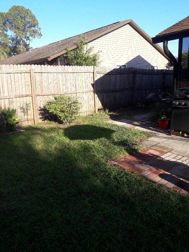 Foto principal - 3804 Lake Dr