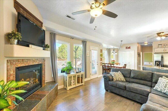 Foto del edificio - Expansive 5 Bedroom Home in St. George!