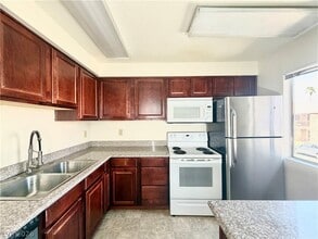 Building Photo - 5281 River Glen Dr