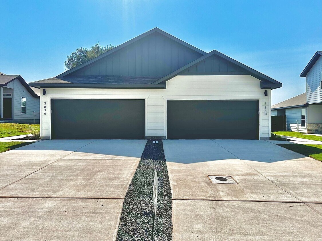 Foto principal - 383 Cross Barn Blvd
