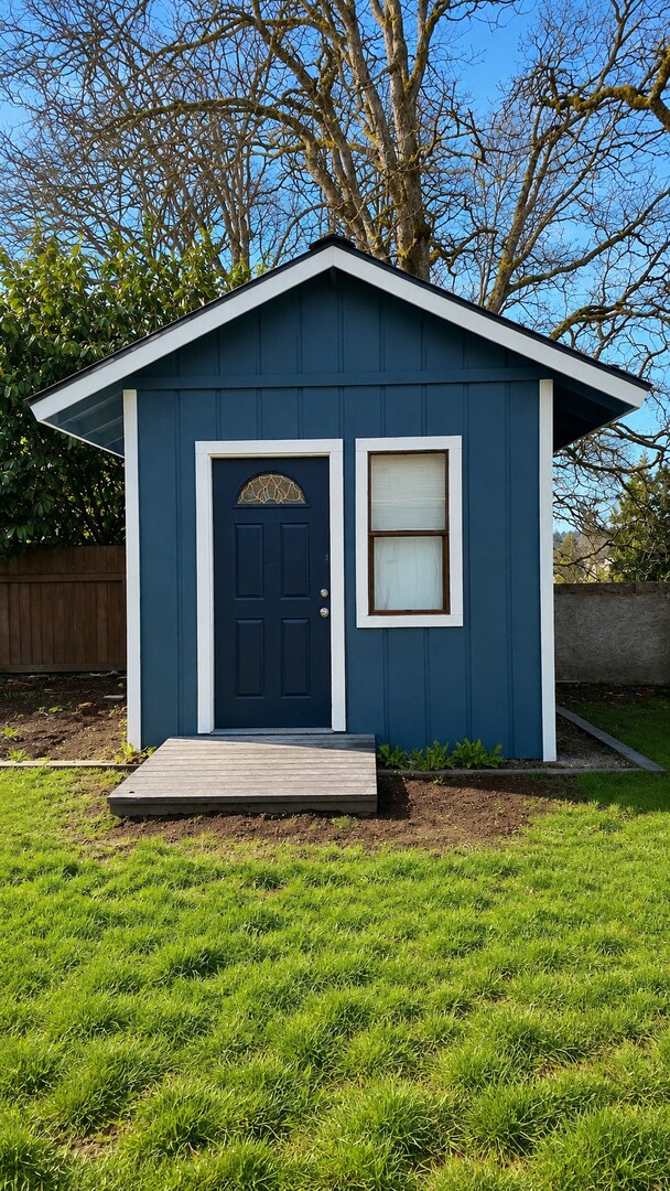 Foto del edificio - Renovated 3-Bedroom Home with Fenced Yard, Fireplace & In-Unit Laundry