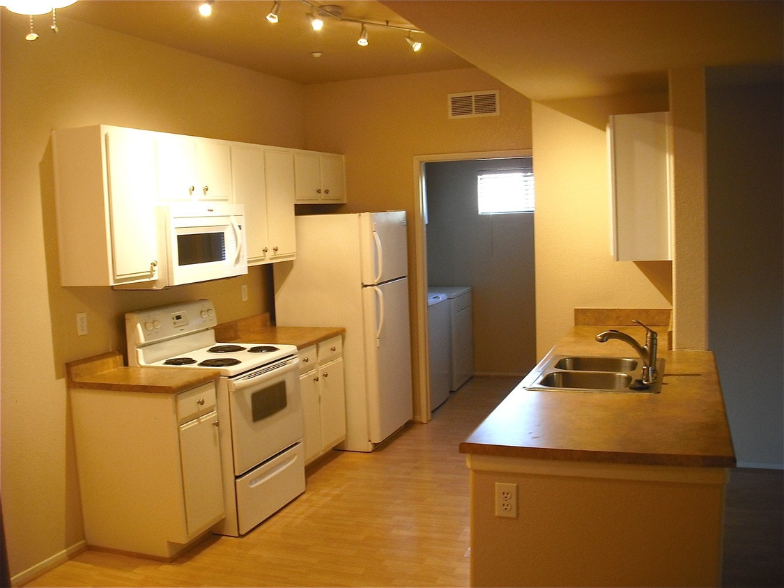 Primary Photo - 24909 Madison Ave
