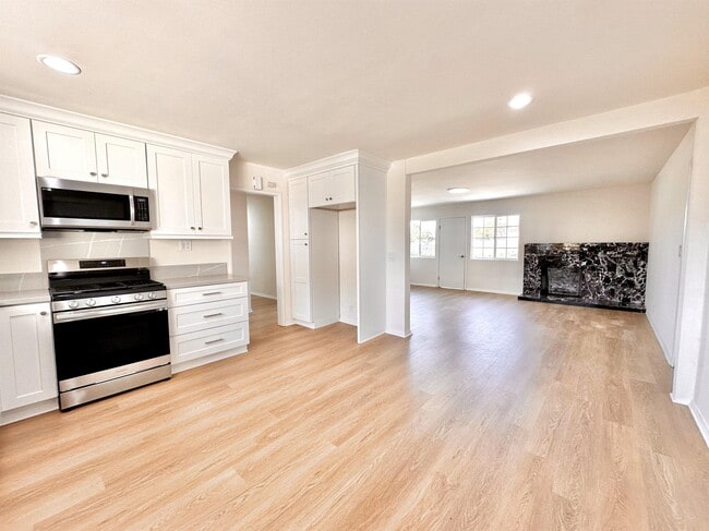 Building Photo - 7031 Sowell Ave