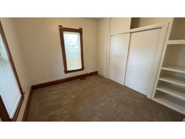 Foto del edificio - This downtown charmer is located near new ...
