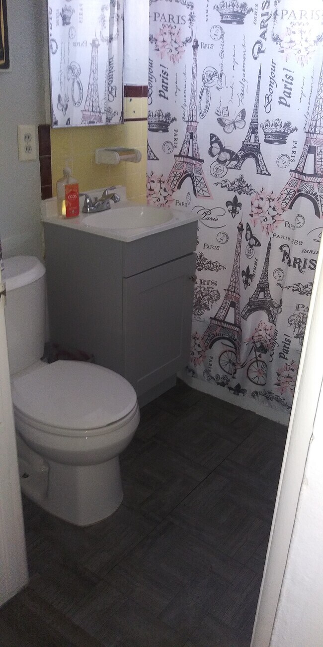 Foto del edificio - 4376 W 137th St