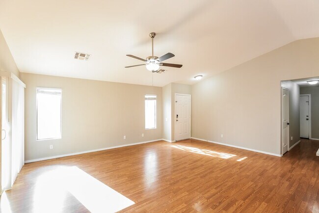 Building Photo - 1124 3rd Ave