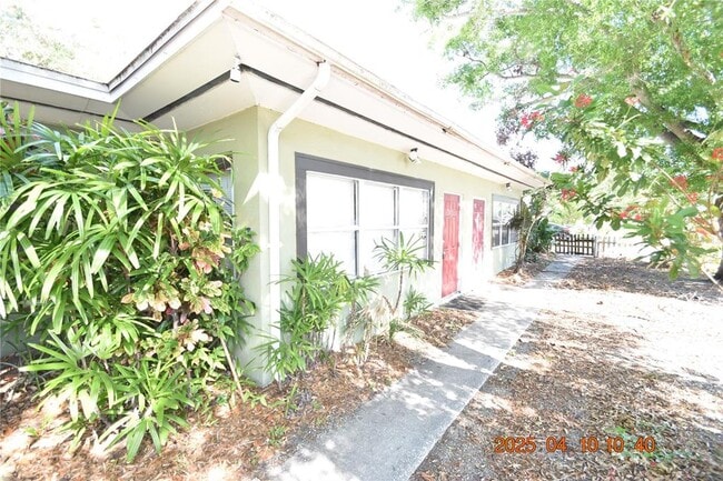 Building Photo - 400 S Comet Ave