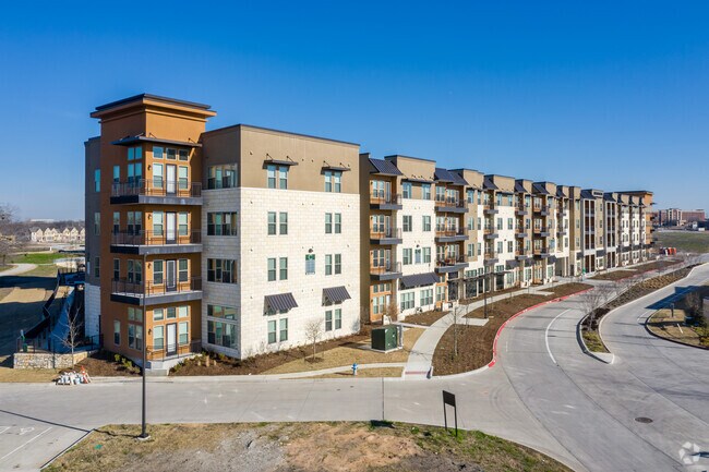 Building Photo - Magnolia on the Green