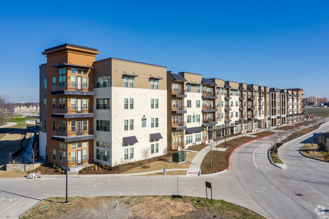 Building Photo - Magnolia on the Green