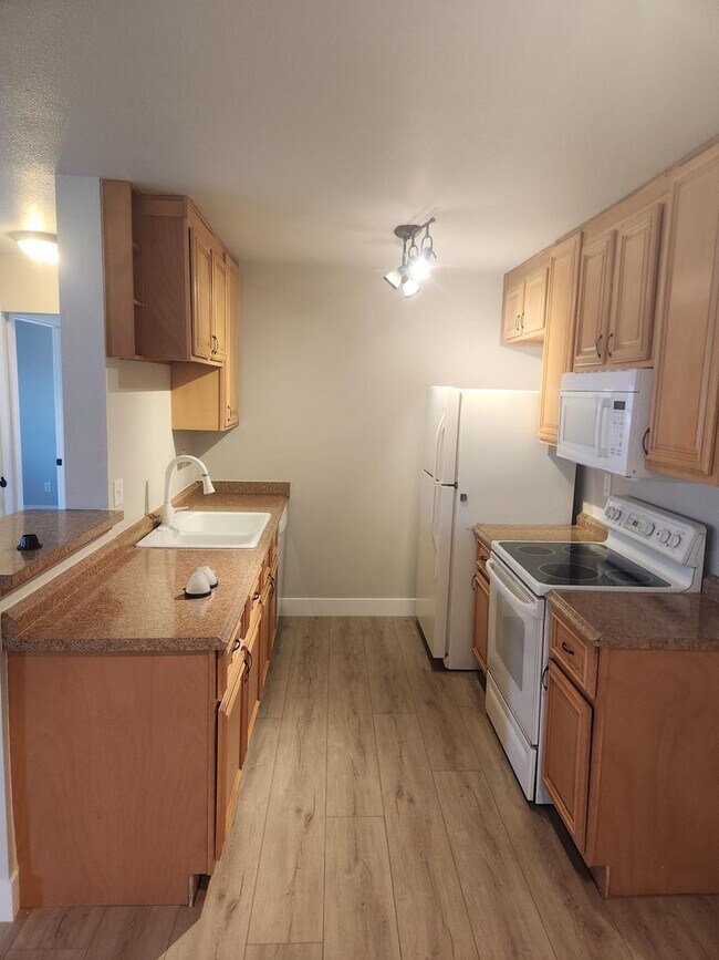 Building Photo - 10353 W 80th Dr