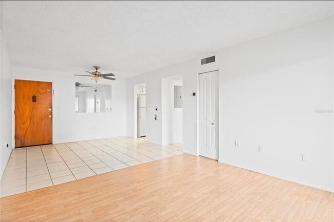 Foto del edificio - 920 N Lake Destiny Rd