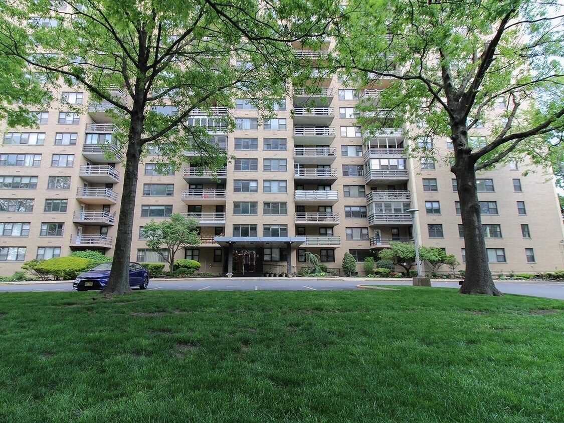 Primary Photo - 201 St Pauls Ave
