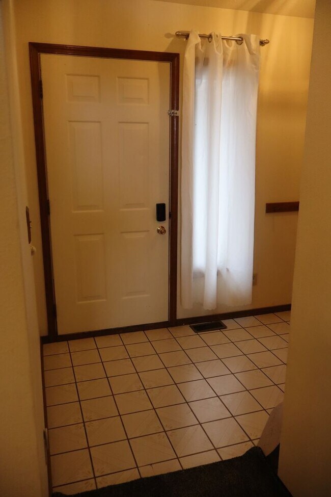 Foto del edificio - Spacious Home with Large pet friendly yard