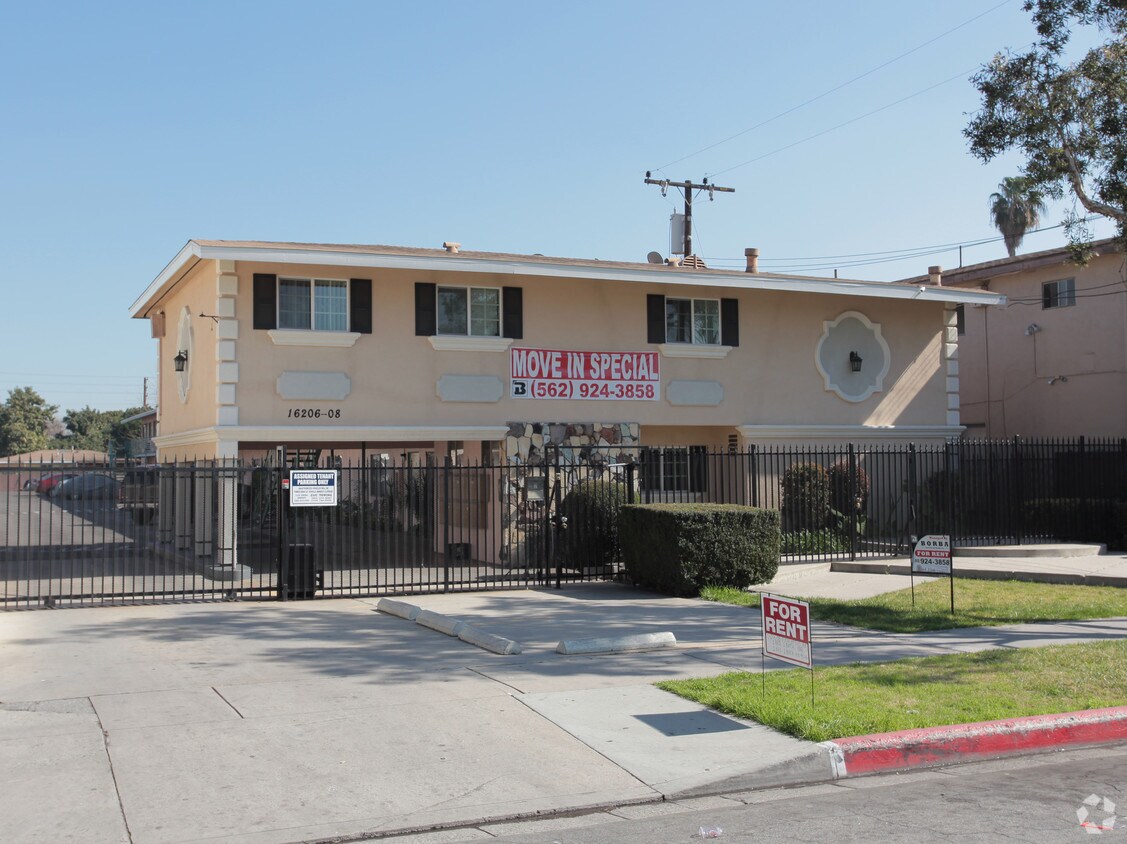 1620616208 Eucalyptus Ave, Bellflower, CA 90706 Apartments in
