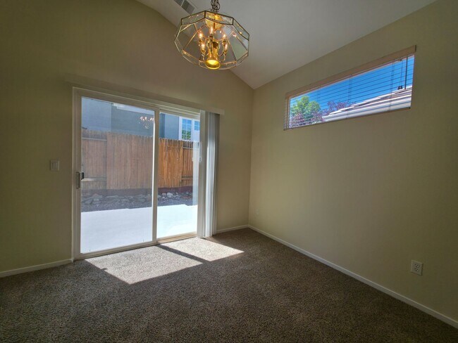 Foto del edificio - 2 bedroom 2 bath home, 2 car garage, in So...