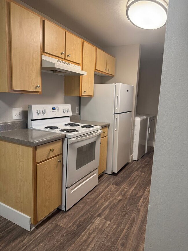 Building Photo - A New Wave of Living Here At Powell Court Apartments!