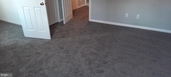 Building Photo - 24 Coachlight Ct