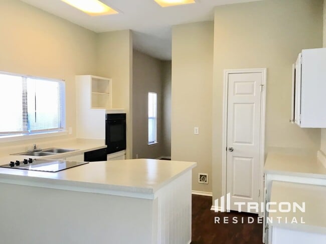 Building Photo - 8035 Dove Trail Dr