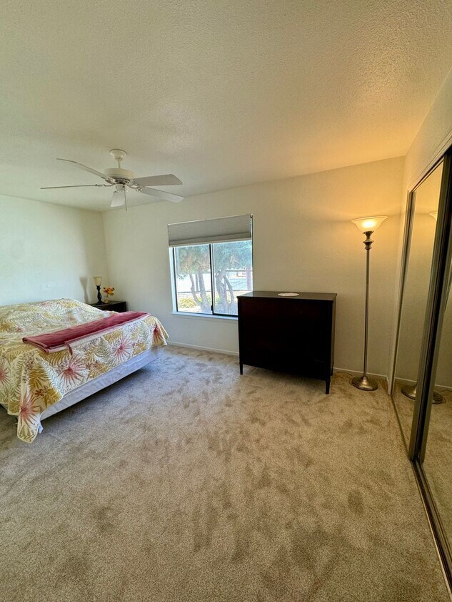 Foto principal - 2bed/1bath Duplex with in unit laundry and...