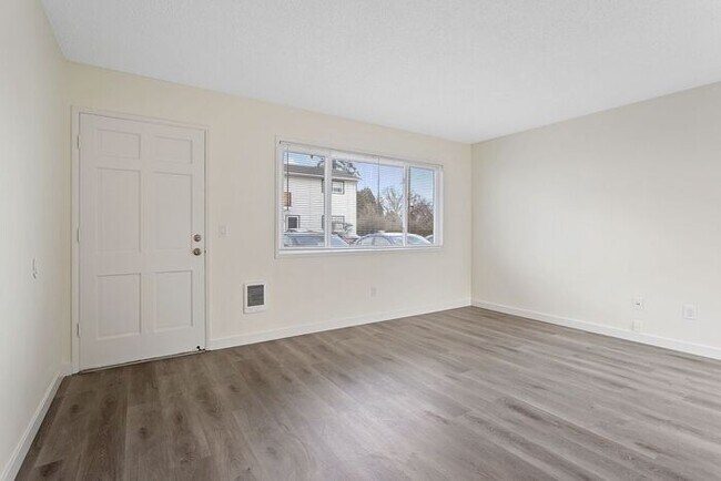 Foto del edificio - Remodeled 2 bedroom across from Providence...