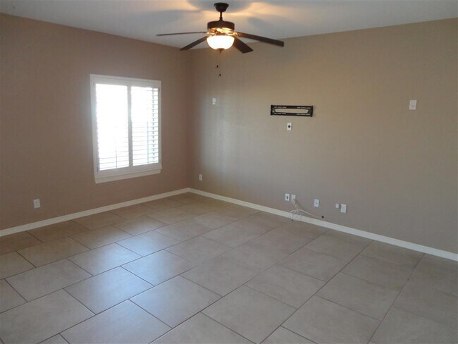 Building Photo - Dazzling Two Story Eastside Home With Refr...