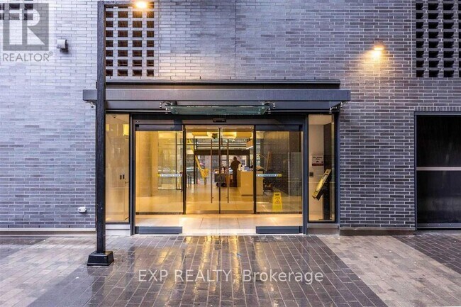 Building Photo - 158 Front St E