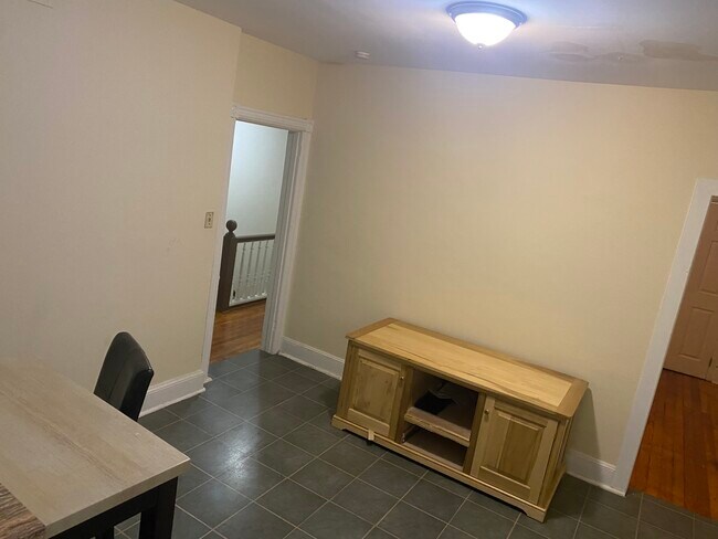 Building Photo - 402 W 1st Ave