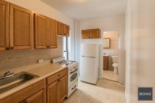 Building Photo - 403 E 73rd St