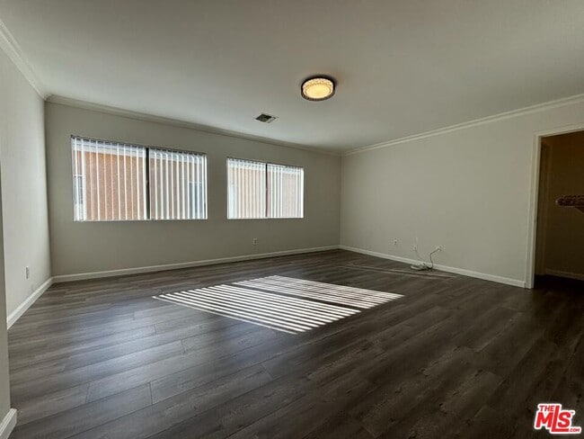 Foto del edificio - 1525 1/2 N Kingsley Dr