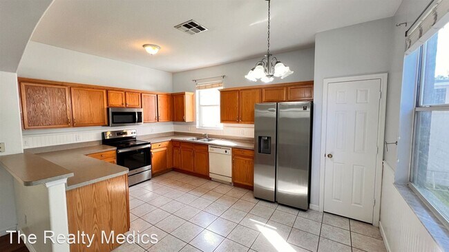 Foto del edificio - 5 br, 3 bath House - 13628 Tetherline Trl