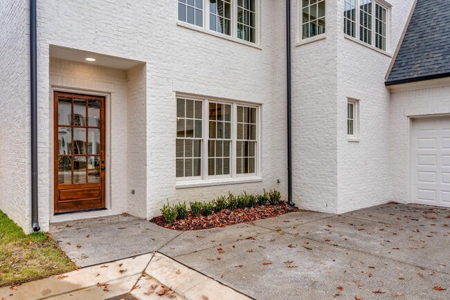 Building Photo - 455 Oma Cove