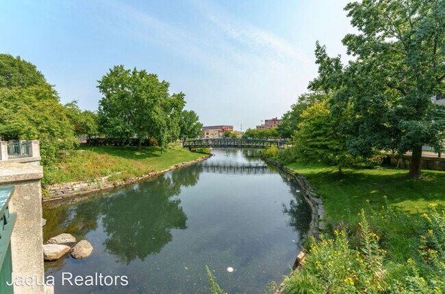 Building Photo - 1 br, 1 bath House - 222 N Kalamazoo Mall ...