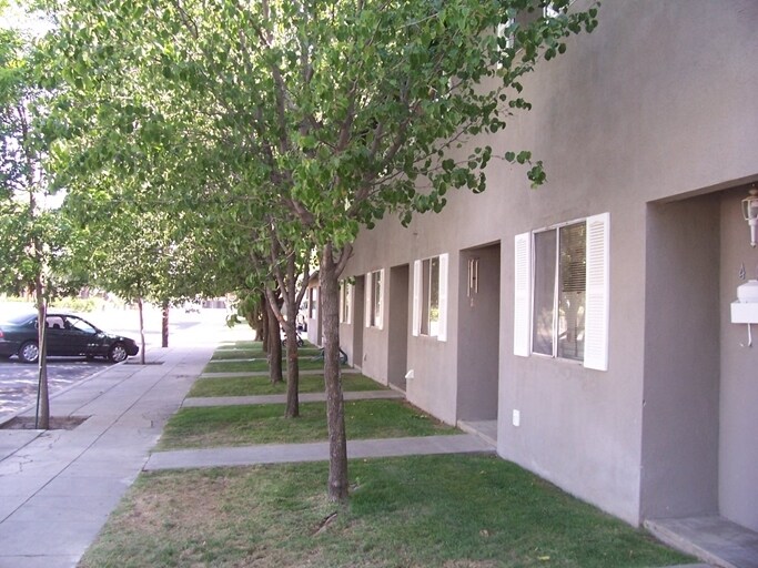 Primary Photo - 400-410 N West St