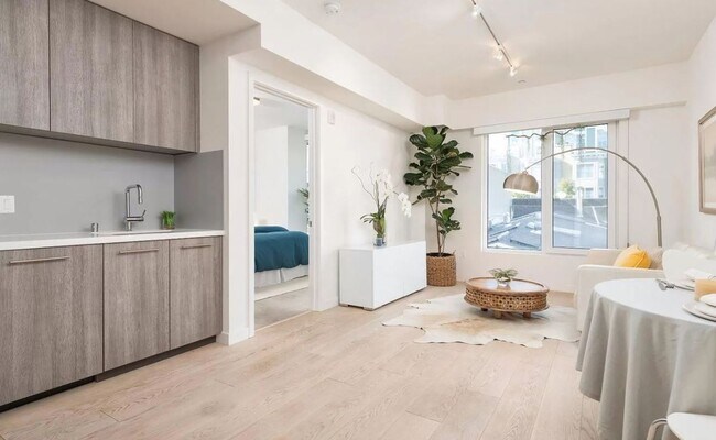 Foto del edificio - Roof Top Deck, High Ceiling with New Appli...