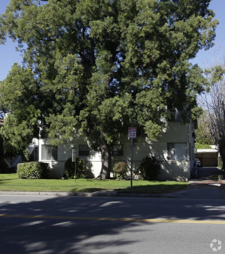 Building Photo - 4605 Fulton Ave